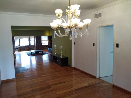 Casa En Venta 8 Ambientes En Ramos Mejia Con Pileta
