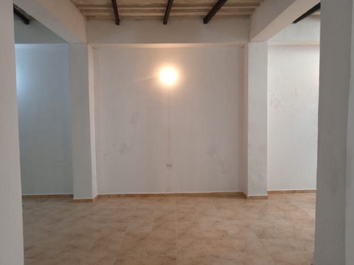 Imagen 8 de 14 de Se Alquila O Vende Hermoso Local Comercial En Sabana Grande. Raymer Ortiz: +58-424-1272602