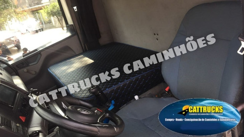 Imagem 6 de 11 de Vw 24250 Constellation 6x2 Ano 2010 Baú Sider
