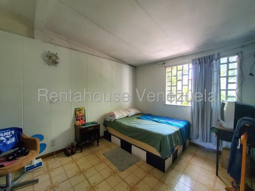 Amplia Y Confortable Casa En Venta Urb. Fundación Mendoza, Maracay 25-6542 Hc