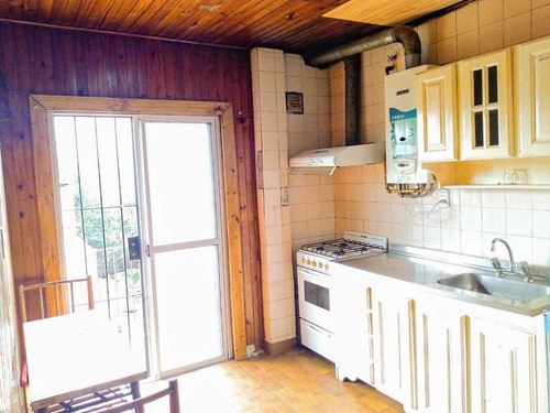 Vende Departamento 2 Amb, Muy Luminoso Y Muy Bien Ubicado.