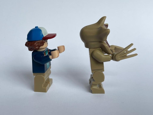 Imagen 6 de 9 de Lego Minifigura Dustin Y Demogorgon Stranger Things 75810