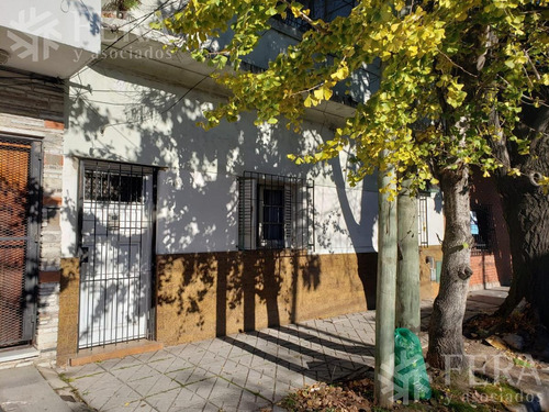 Imagen 1 de 15 de Venta De Casa De 4 Ambientes Con Quincho Con Parrilla Y Terraza En Bernal Este (27955)
