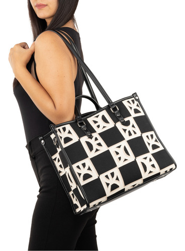 Bolsa Tote Cloe Para Mujer Mediana Doble Función Con Pouch Color Negro