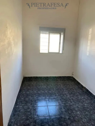Casa En Alquiler, 3 Dormitorios, 1 Baño, Patio, Cochera. Cerro.