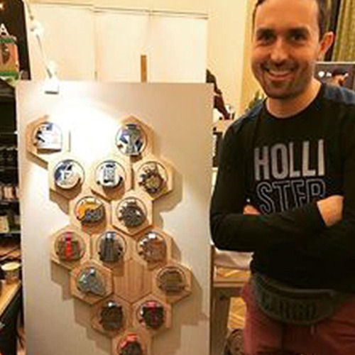 Soporte De Madera Para Medallas Deportivas Con Forma De Pana