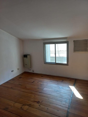 Imagen 9 de 23 de Ph 3 Ambientes Tipo Loft Apto Profesional, 2 Dormitorios, Toilette Y Baño, Pequeña Terraza Escalonada, Patio.