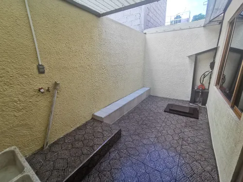 Casa En Villa De Las Flores, 3 Recamaras, 1 Baño Y Medio