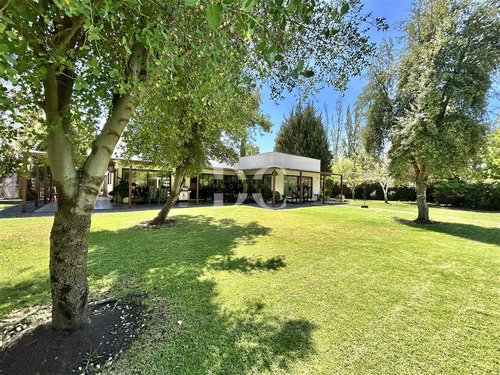 Casa En Venta De 3dorm En Suite Chicureo Poniente Colina