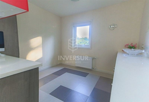 Casa En Venta De 4 Dormitorios En Puerto Varas