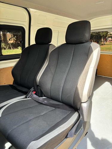 Toyota Hiace 2.8 Tdi Furgón 6at L2h2 3a 5p
