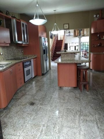 Imagen 17 de 20 de Venta De Casa En Cumbres De Curumo / Ofc 22-6177