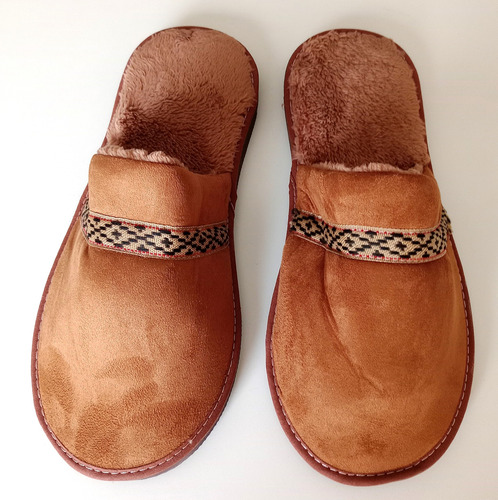 Pantufla De Hombre Nobuk Con Guardapampa Y Corderito