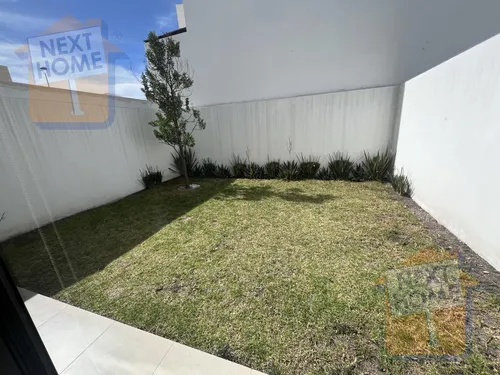 Venta Casa Con Roof Y Jardín Excedente En Entrecielos Querétaro