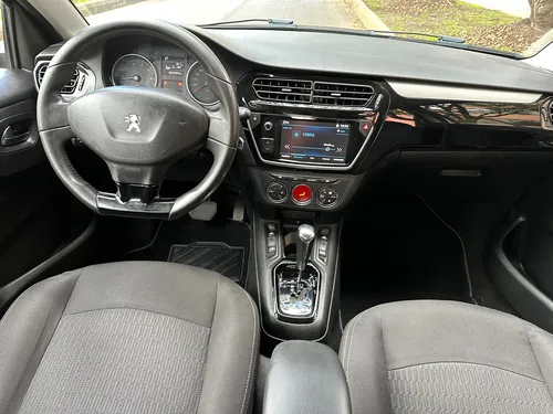 Peugeot 301 1,6 Allure Automático
