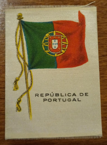 Antigua Figurita De Tela República De Portugal 