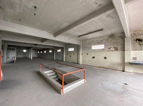 Terreno Doble Frente En Venta Sobre Av San Martin, Paternal - 4.300m2 Vendibles