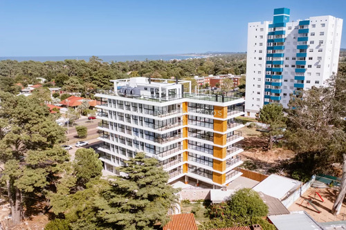 Apartamento De 2 Dormitorios En Venta Punta Del Este