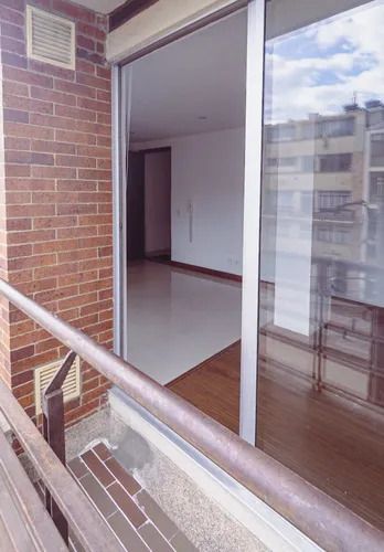 Apartaestudio Con Balcón Y Parqueadero Privado Cubierto