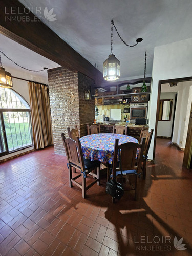 Casa En Venta 6 Amb En Parque Leloir