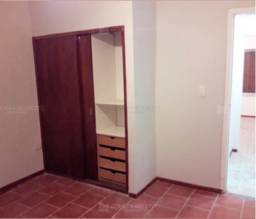 Casa Chalet En Alquiler Ubicado En Lanús Este, Lanús