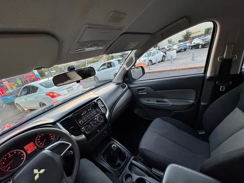 Mitsubishi L200 2.4 Cabina Doble 4x2 Mt