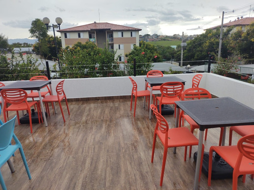 Apartamento Ótimo Investimento, Preço Direto Com O Proprietário. Imóvel Ideal Para Família, E Estudantes Que Residem Na Região E Os Pais Fazerem Um Investimento Para Os Filhos Ficarem Em Segurança.