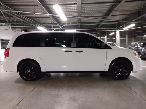 Imagen 8 de 14 de Dodge Grand Caravan 2018 3.6 Se At
