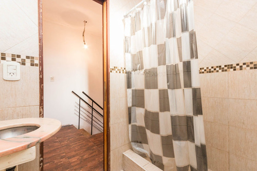 Casa En Venta, Acepta Permuta. 2 Pl. 4 Amb