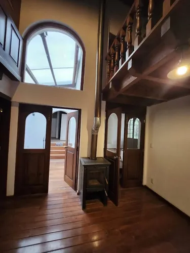 Casa Venta, Con Departamento O Estudio Independiente. 10 Estacionamientos.