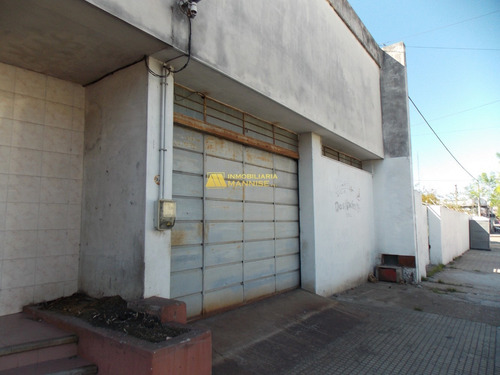 Gran Casa Con Galpón. Notable Esquina Céntrica