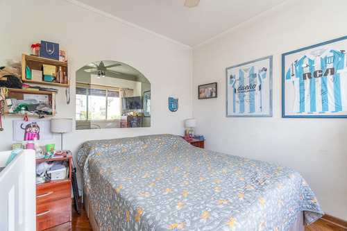 Venta Departamento 3 Ambientes Más Dependencia De Servicio, Balcón Al Frente Flores