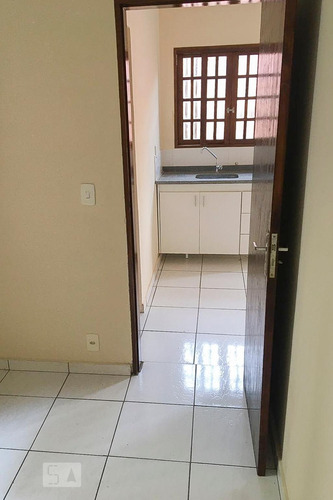 Casa Para Aluguel - Vila Carrão, 1 Quarto, 30 - 893164141