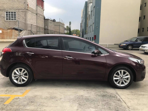 Imagen 4 de 14 de Kia Forte 2.0 Hb Ex At 2018