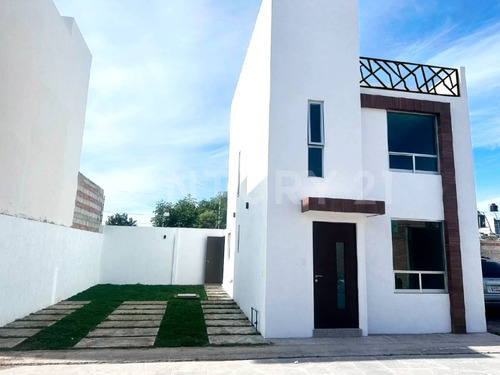 Casa En Venta En La Trinidad Sanctorum, Cuautlancingo, Puebla.