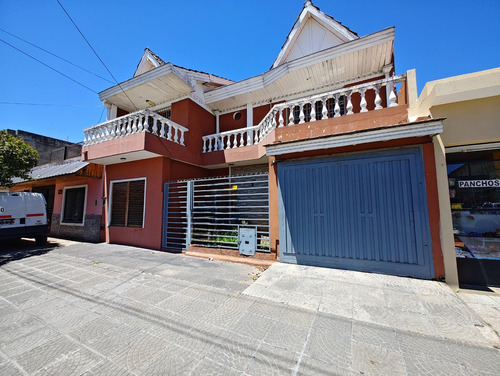 Excelente Chalet En Venta De Categoría Con 3 Dormitorios.