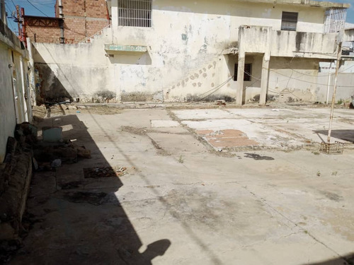 Imagen 15 de 16 de Casa Comercial En Toda La Av. C2 Frente A La Iglesia San Tarciso Vanessa Suarez