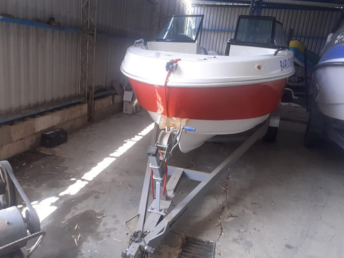 Lancha Tracker Master 559. Campanili. Motor 90hp Mercury