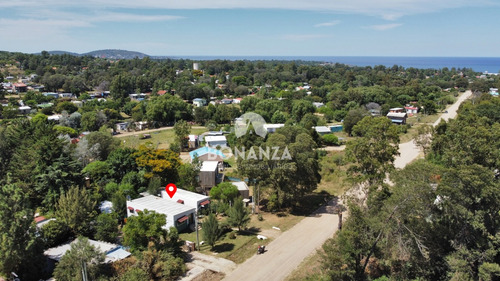 Casas En Venta En Playa Hermosa, Piriápolis. 2 Propiedades En Un Padrón. Cercada Perimetralmente.