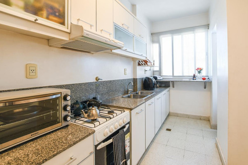 Imagen 3 de 15 de Departamento De 2 Dormitorios Amueblado En Venta Con Cochera Centro Rosario