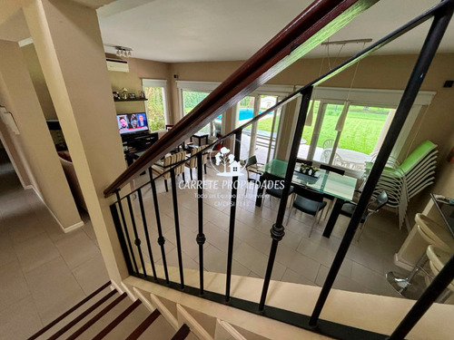 Casa En Venta Los Jazmines De 3 Dormitorios Y Dependencia. Pilar Del Este.