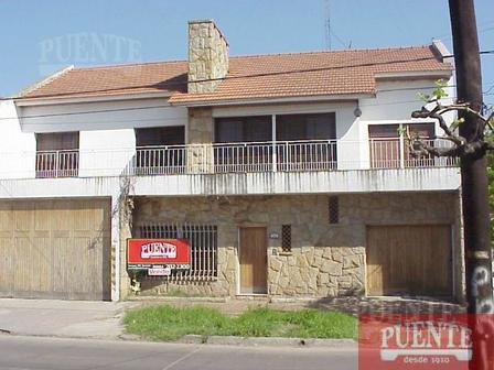 Casa Con Galpón En Banfield