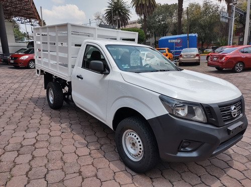 Imagen 2 de 11 de Nissan Np300 2.5 Estacas Dh Aa Pack Seg Mt 2016