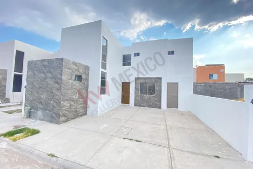 Casa Con Habitación En Planta Baja, Ubicada Al Oriente De Torreón.