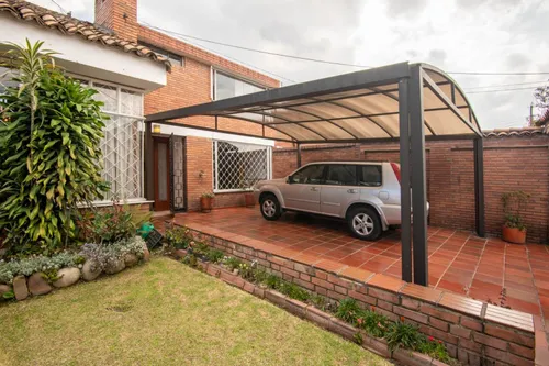 Casa En Venta En Alhambra. Cod V14653