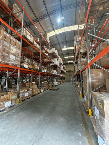 Nave Industrial En Alquiler - 2200 M2 - C/ Oficinas. La Tablada, Provincia De Buenos Aires.
