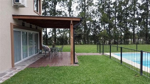 Casa En Venta : Canning : : Malibu