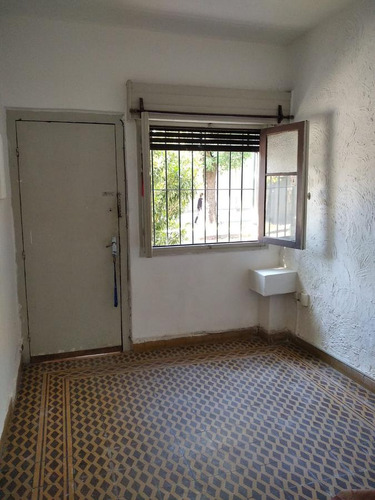 Venta Casa 2 Dormitorios La Comercial Con Cochera