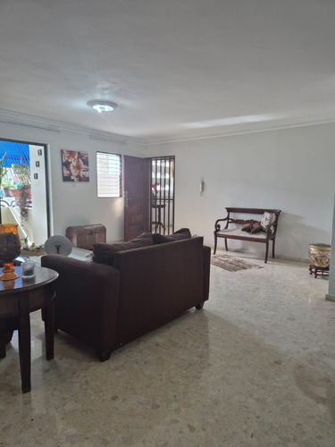 Apartamento En Venta Los Cacicazgos, Av. Enriquillo -- Tercer Piso | 145 M²