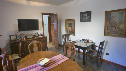 Chalet Estilo Inglés De 3 Dorm. Banfield Este.
